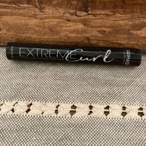 Farmasi Consultant; Extreme Curl Mascara black in color